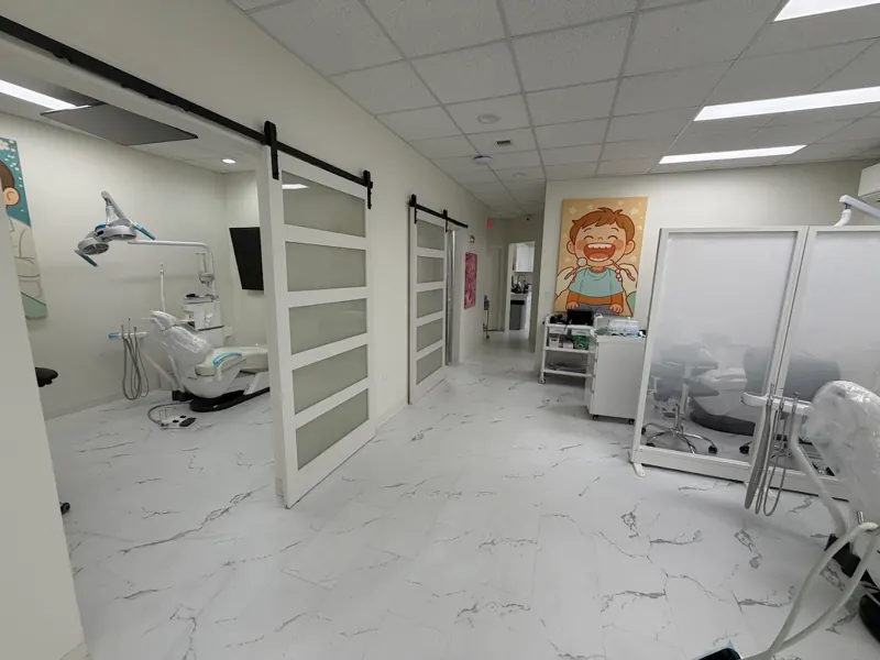 Hallway connecting pediatric and partitioned treatment rooms at Sungshim Dental in Honolulu